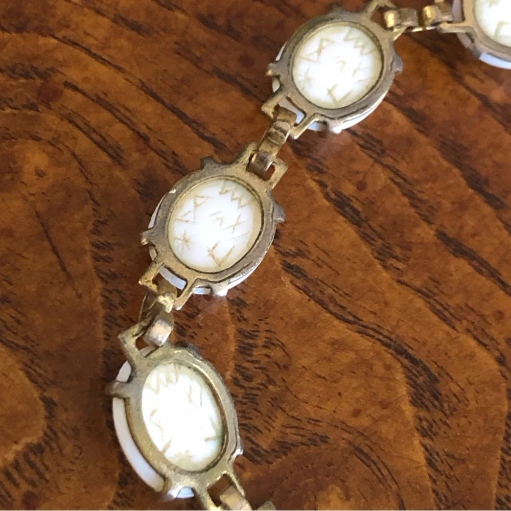 Vintage 40s-50s carved opal scarab gold bracelet